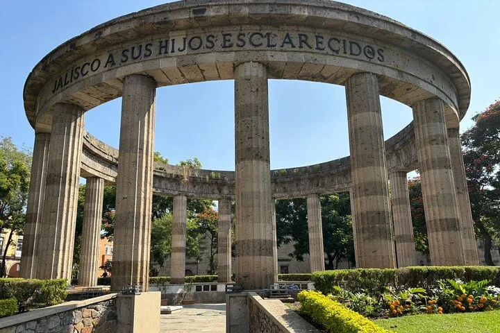 Rotonda de los Jaliscienses Ilustres stone monument seen from ground level